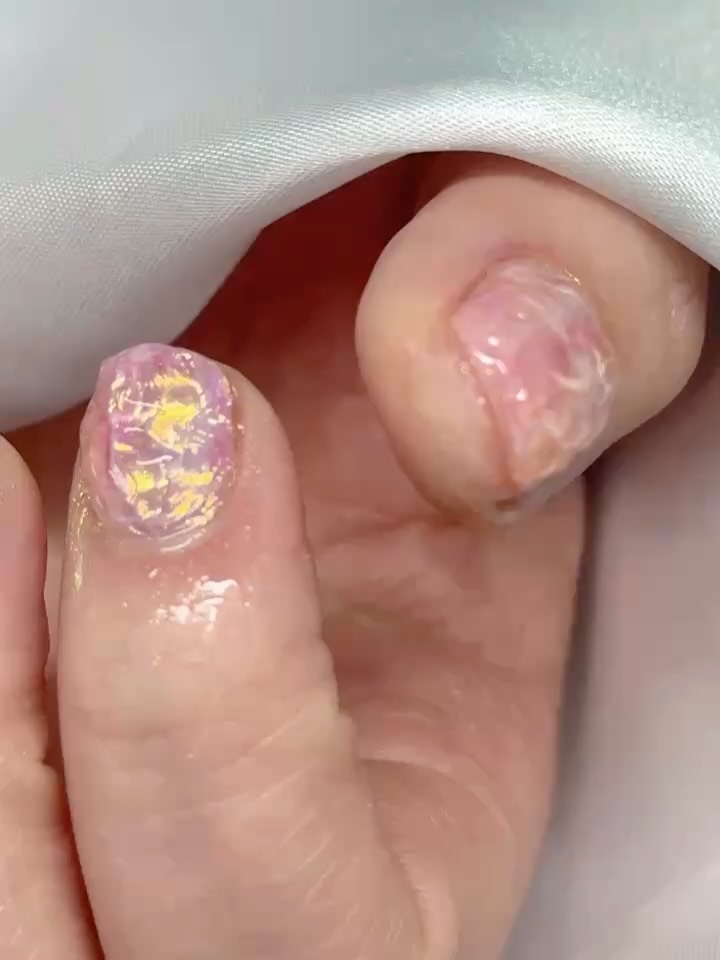 宝石ネイル